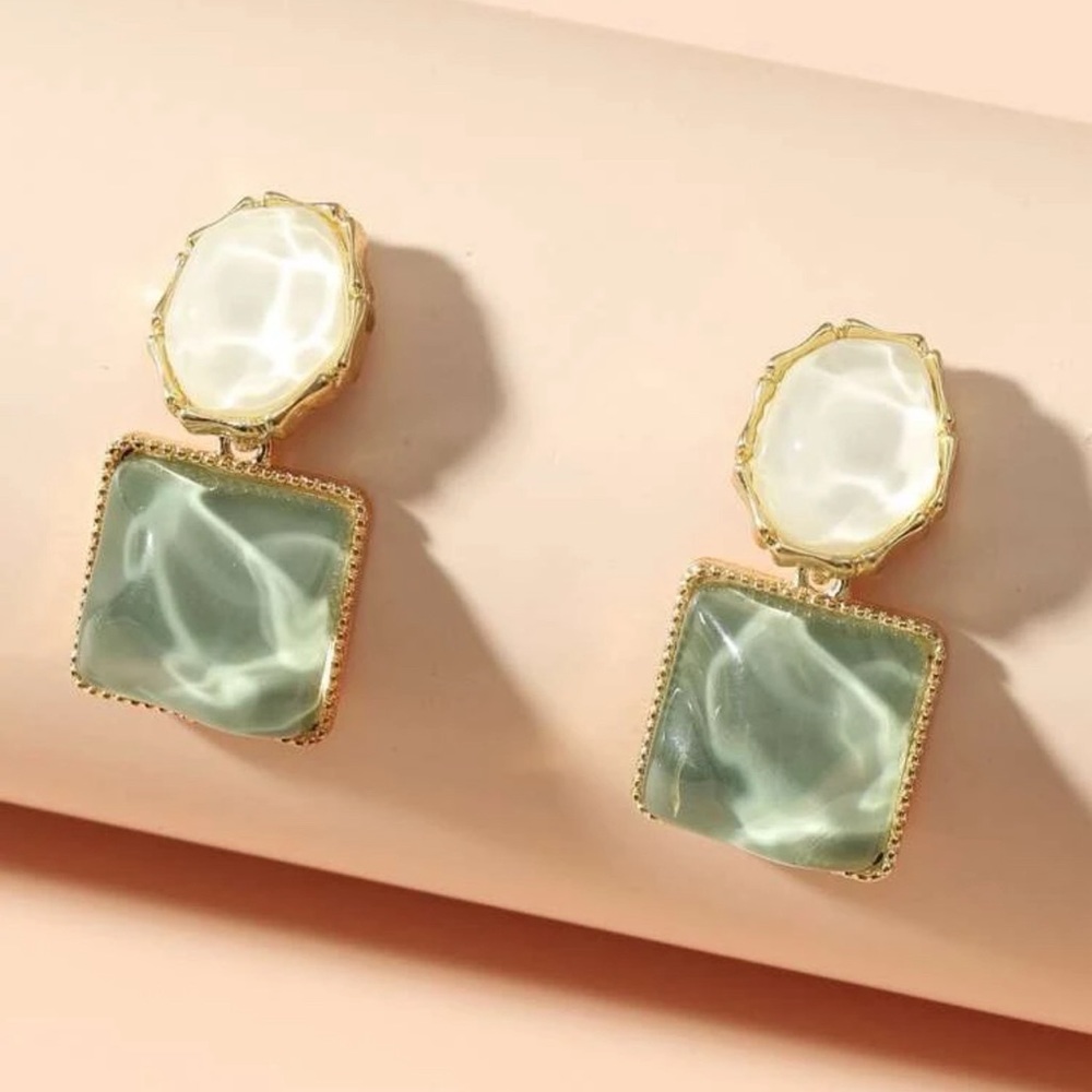 Cute sage, ivory & gold dangle earrings ✨